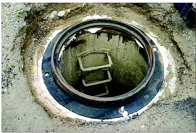 manhole3.jpg